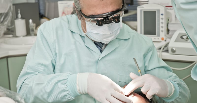 Dentistes : alerte sur les soins non remboursés qui coûtent cher